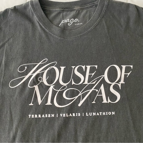 House of Mass Graphic Tee - Picture 2 of 12